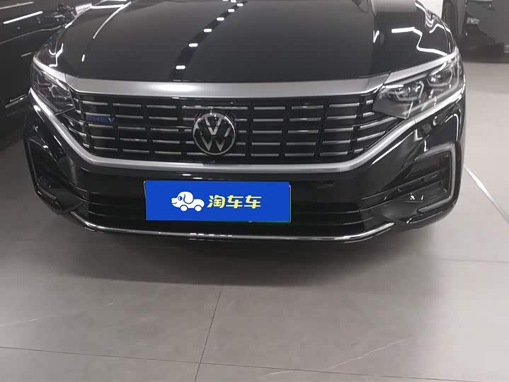 Фото 2 - Volkswagen Passat Hybrid