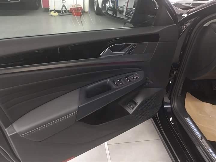 Фото 7 - Volkswagen Passat Hybrid