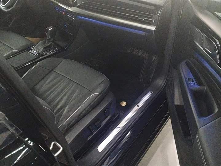 Фото 8 - Volkswagen Passat Hybrid