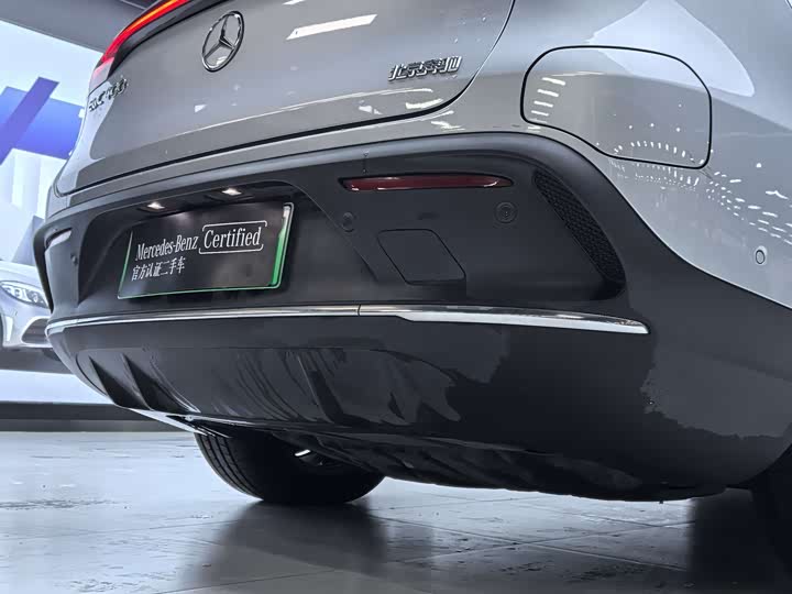 Фото 8 - Mercedes-Benz EQC