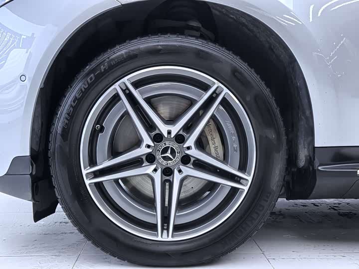 Фото 9 - Mercedes-Benz EQC