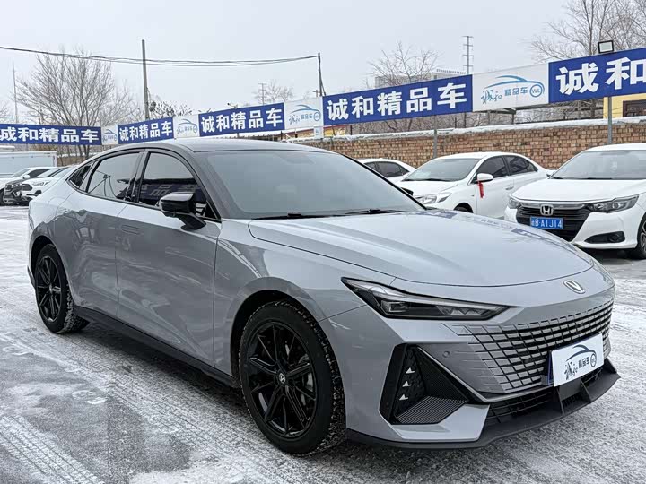 Фото 3 - Changan UNI-V