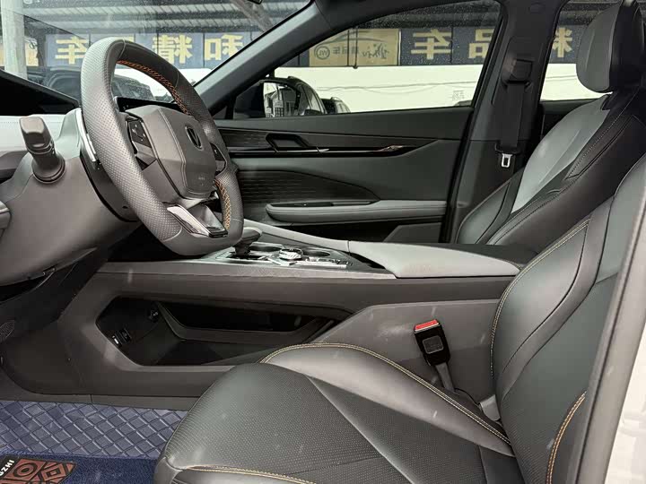 Фото 4 - Changan UNI-V