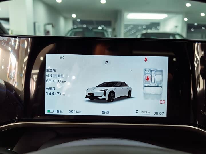 Фото 9 - Hongqi EH7