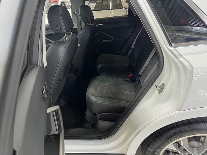 Фото 4 - Audi Q3