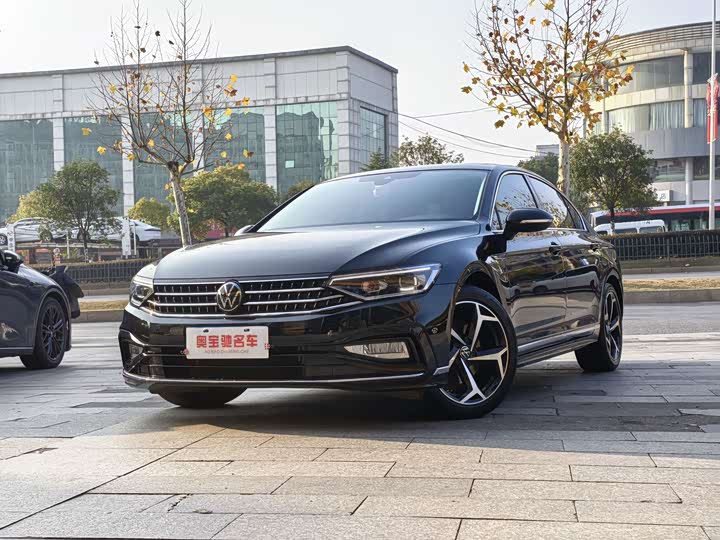 Фото 1 - Volkswagen Magotan