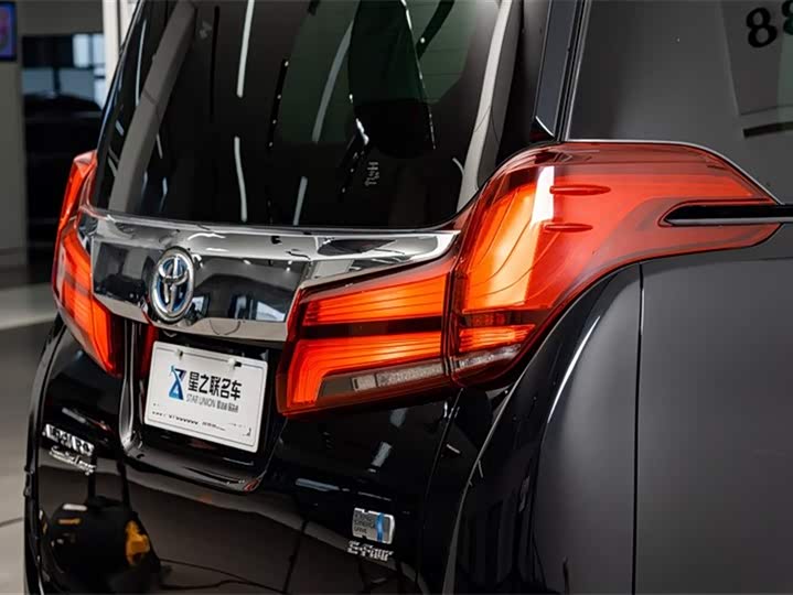 Фото 9 - Toyota Alphard