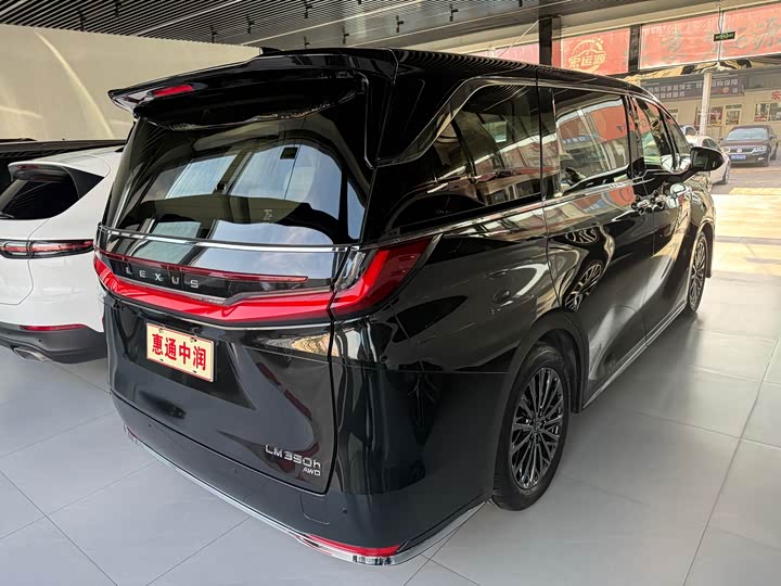 Фото 3 - Lexus LM