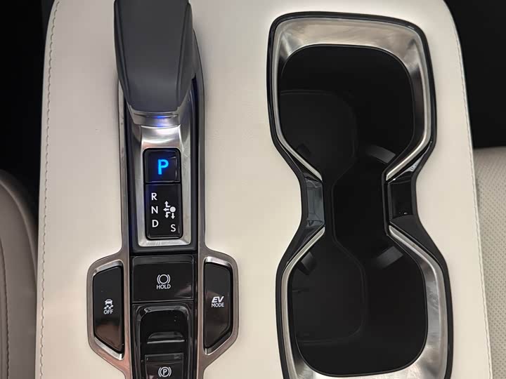 Фото 6 - Lexus LM