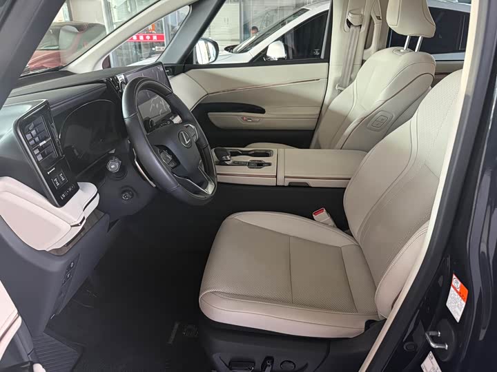 Фото 7 - Lexus LM