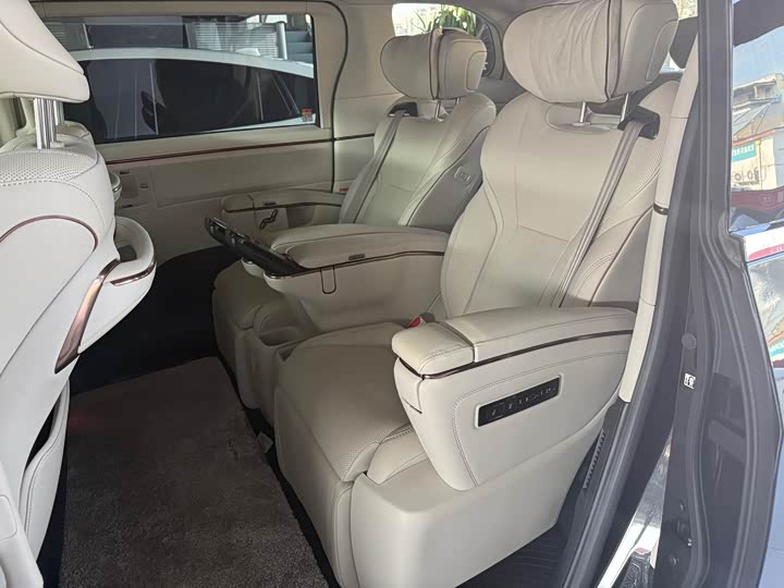 Фото 8 - Lexus LM