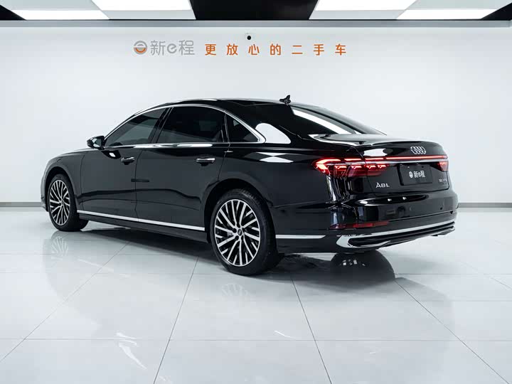 Фото 4 - Audi A8