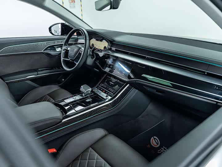 Фото 7 - Audi A8