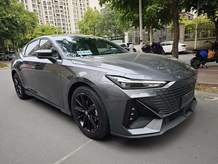 Фото 3 - Changan UNI-V