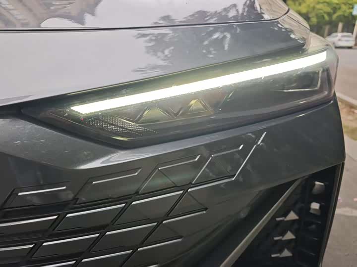 Фото 4 - Changan UNI-V