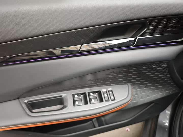 Фото 7 - Changan UNI-V