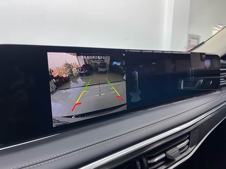 Фото 9 - Ford Explorer