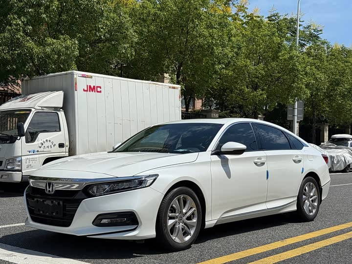 Фото 1 - Honda Accord