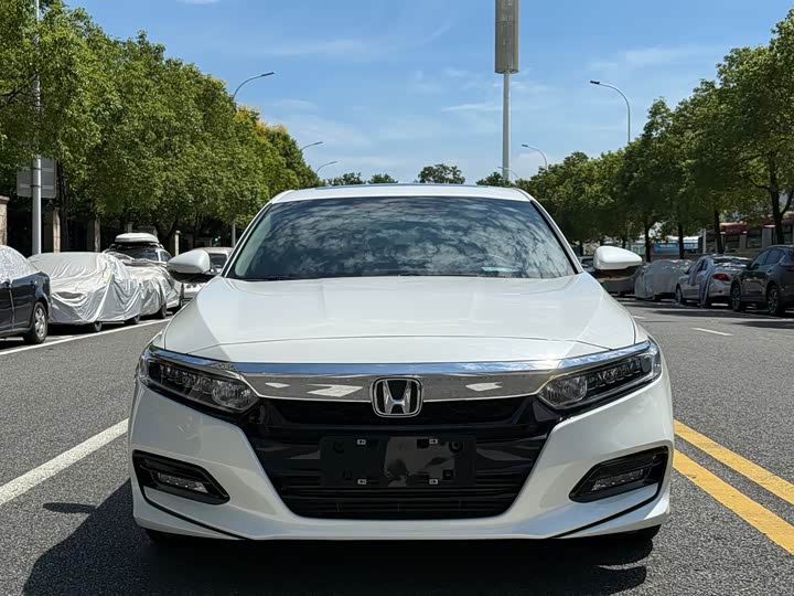 Фото 2 - Honda Accord