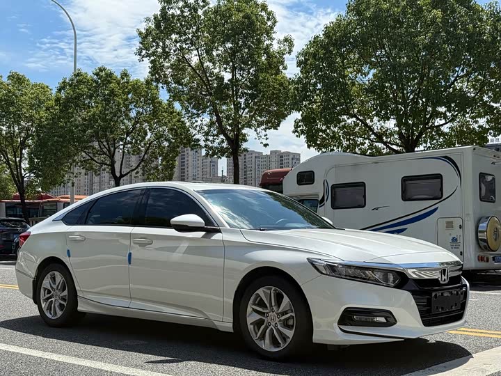 Фото 3 - Honda Accord