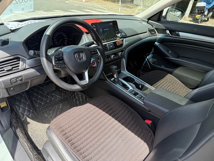 Фото 4 - Honda Accord