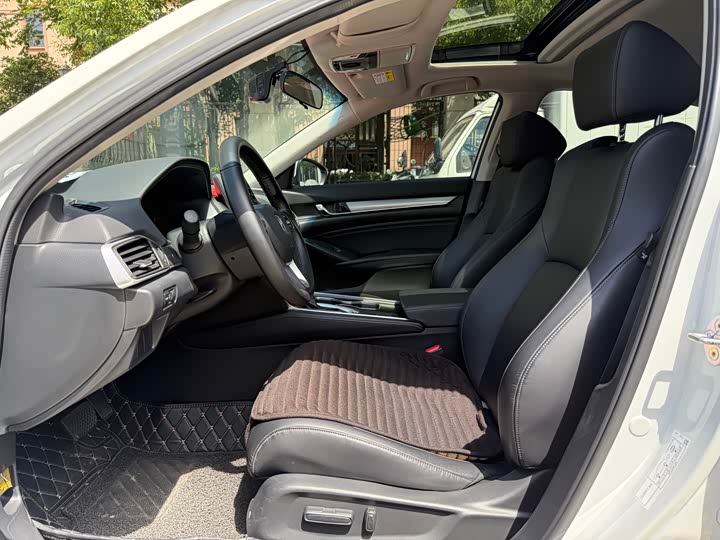 Фото 5 - Honda Accord