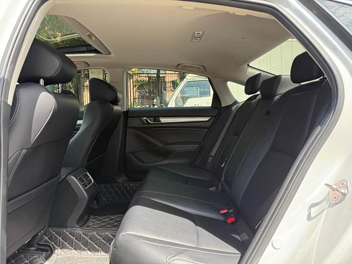 Фото 6 - Honda Accord