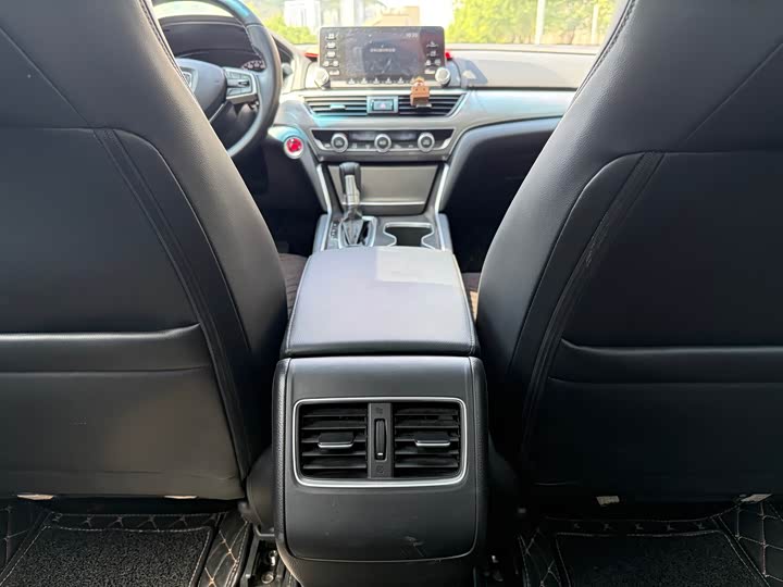 Фото 9 - Honda Accord