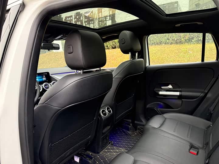 Фото 9 - Mercedes-Benz GLA-Class