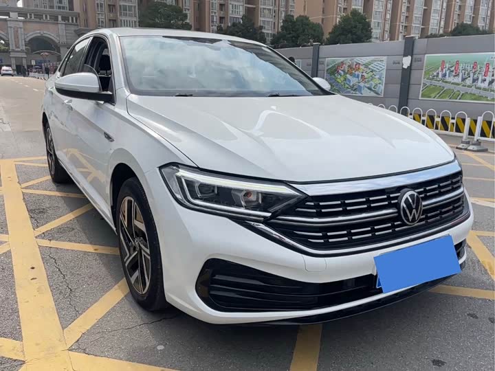 Фото 1 - Volkswagen Sagitar L