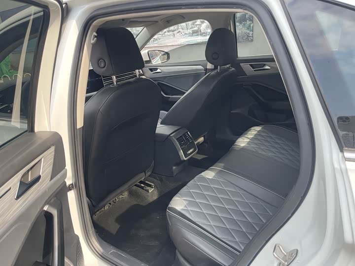 Фото 8 - Volkswagen Sagitar L