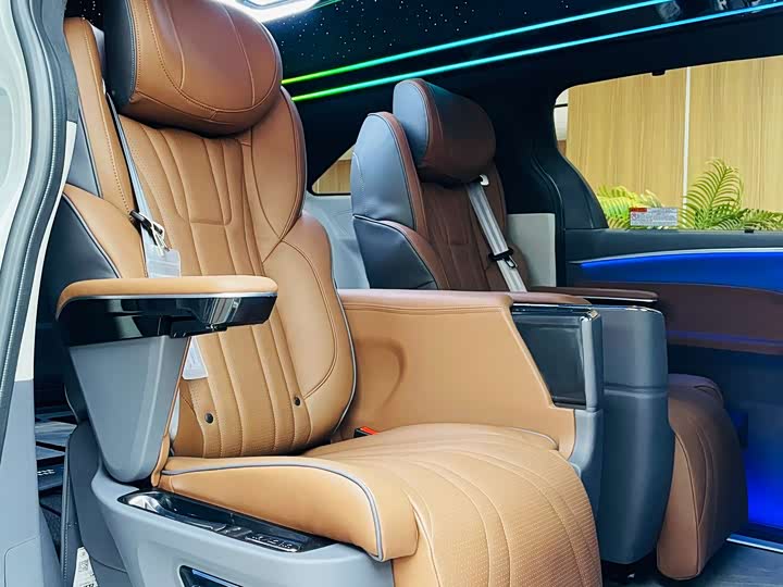 Фото 6 - Toyota Granvia