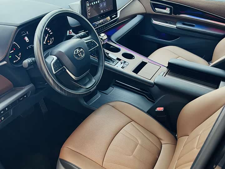 Фото 9 - Toyota Granvia