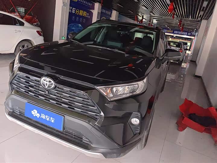 Фото 1 - Toyota RAV4