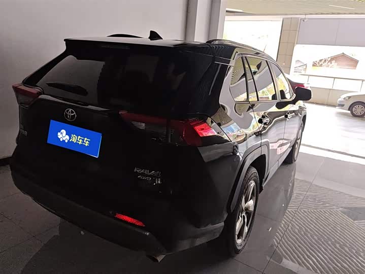 Фото 3 - Toyota RAV4