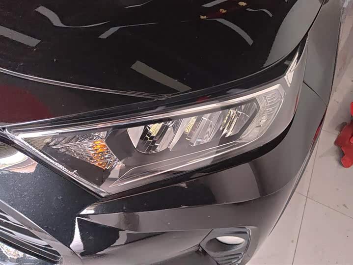 Фото 5 - Toyota RAV4