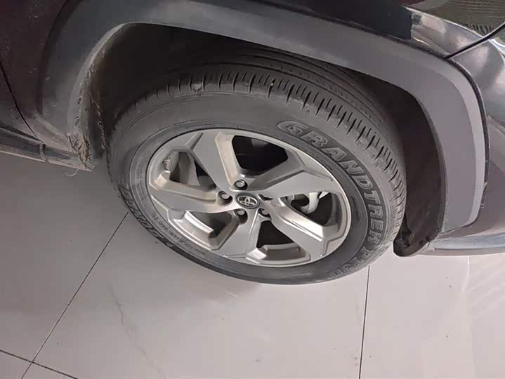 Фото 6 - Toyota RAV4