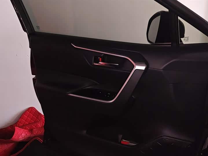 Фото 7 - Toyota RAV4