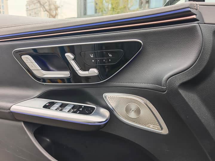 Фото 9 - Mercedes-Benz EQE