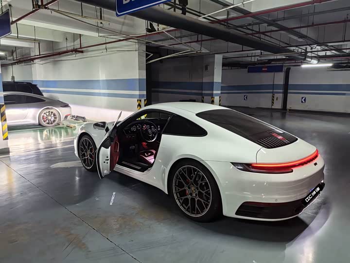 Фото 2 - Porsche 911