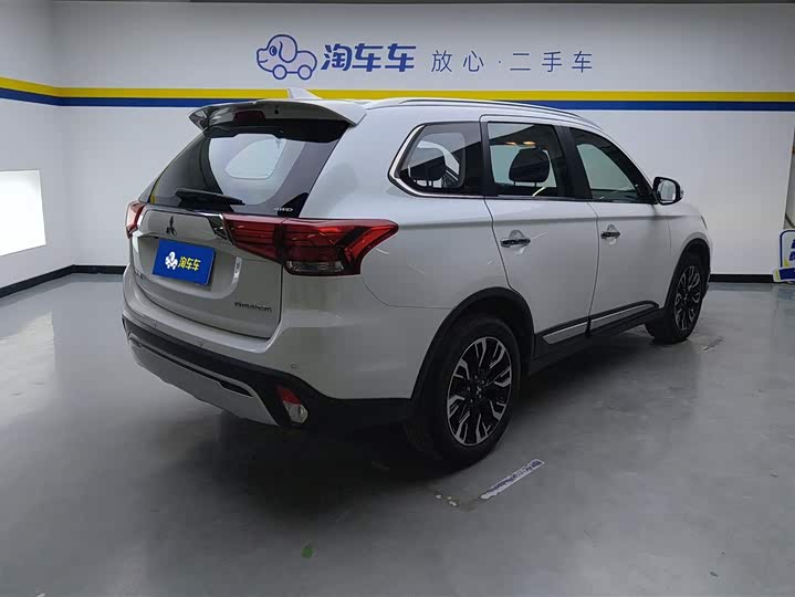 Фото 3 - Mitsubishi Outlander