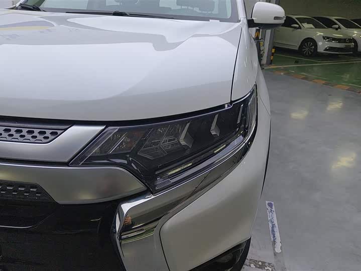 Фото 5 - Mitsubishi Outlander