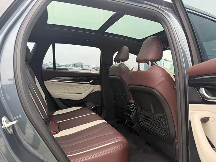 Фото 7 - Geely Monjaro