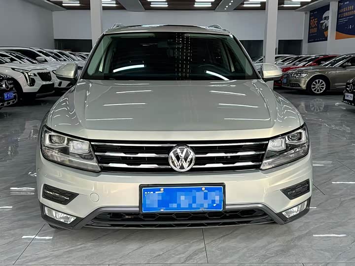 Фото 2 - Volkswagen Tiguan L Pro