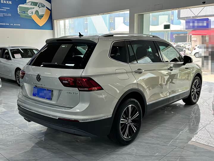 Фото 7 - Volkswagen Tiguan L Pro