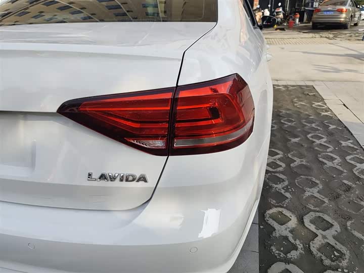 Фото 8 - Volkswagen Lavida