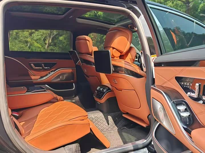 Фото 4 - Mercedes-Benz Maybach S-Class