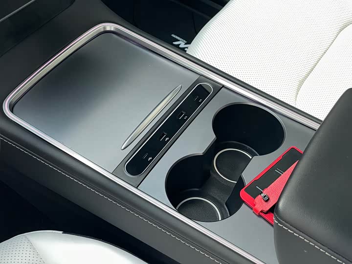 Фото 6 - Tesla Model Y