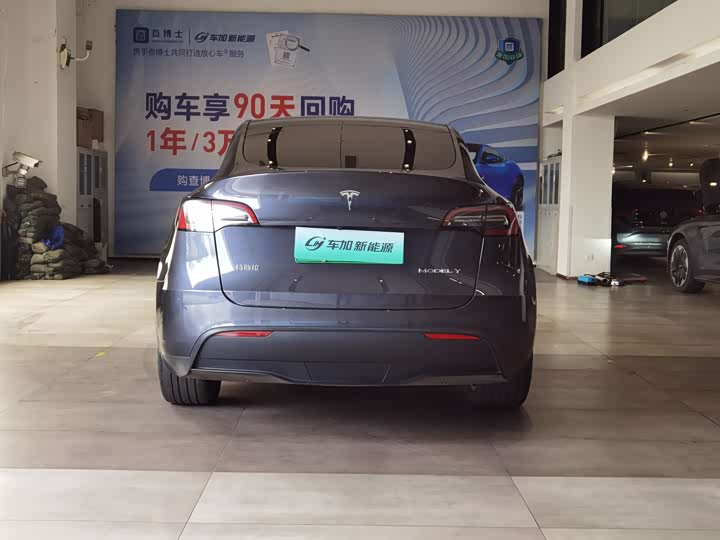 Фото 8 - Tesla Model Y