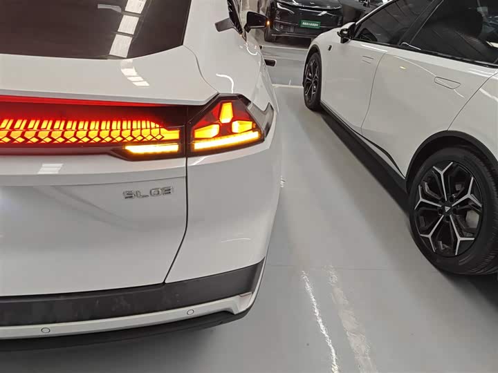 Фото 8 - Changan Deepal SL03